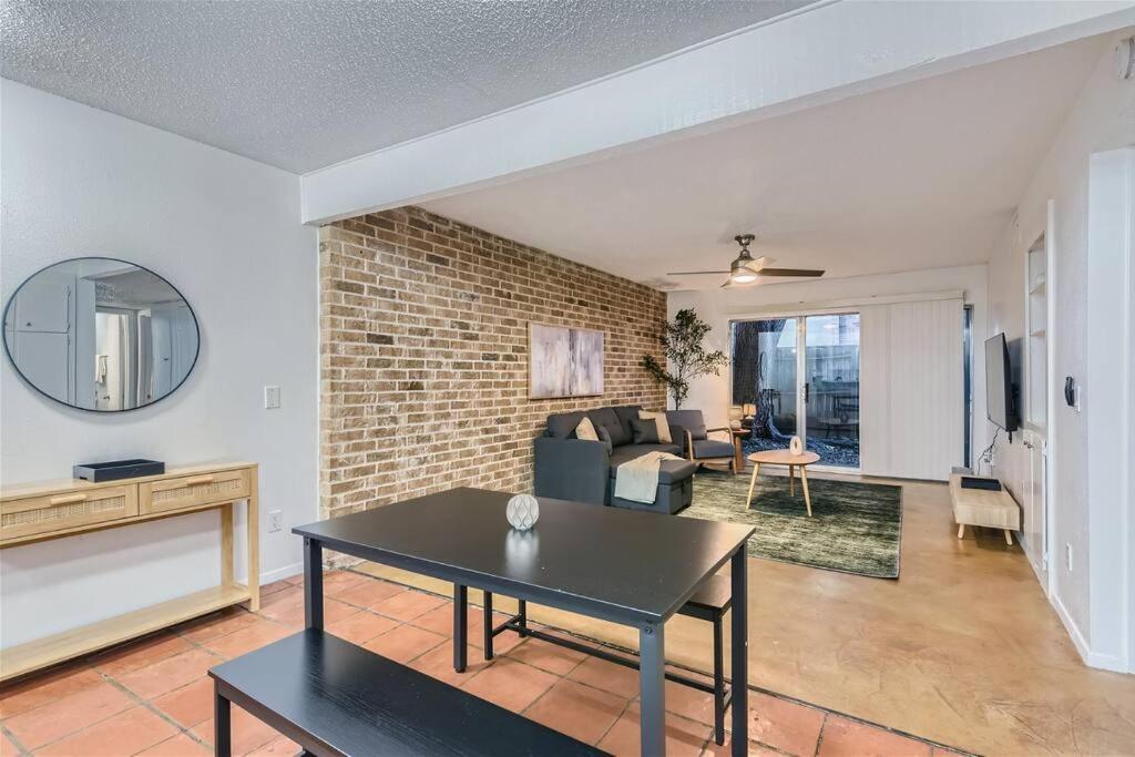 Your 2B Getaway - Sleeps 6 - Pool, Pkg - Walk Dtwn 奧斯汀 外观 照片