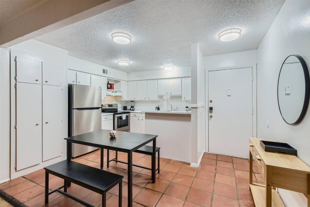 Your 2B Getaway - Sleeps 6 - Pool, Pkg - Walk Dtwn 奧斯汀 外观 照片
