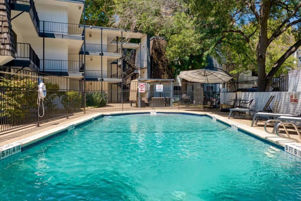 Your 2B Getaway - Sleeps 6 - Pool, Pkg - Walk Dtwn 奧斯汀 外观 照片